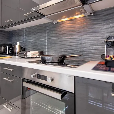 Liv - Modern Spacious In Gazi Athens