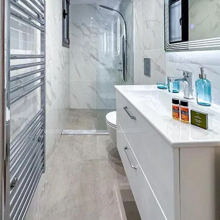 Liv - Modern Spacious In Gazi Athens