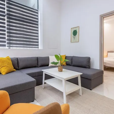 Liv - Modern Spacious In Gazi Apartment